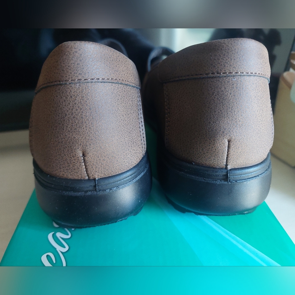 NIB Easy Street Comfort Wave Mary Janes Sz 11 Brown - Picture 3 of 10